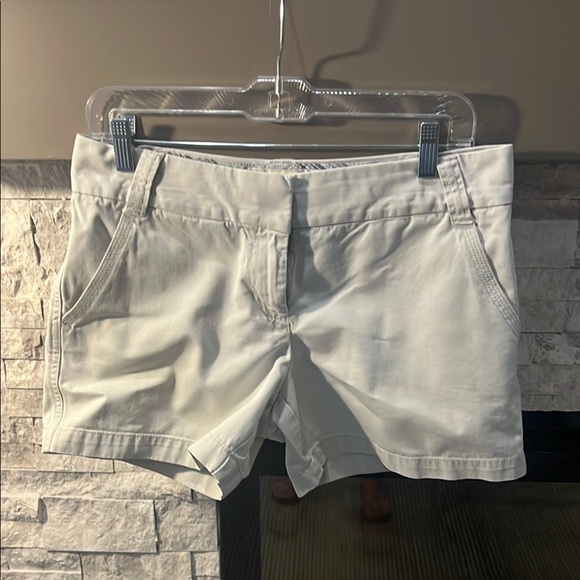 J. Crew Classic Twill Chino Shorts size 6 - Picture 1 of 10